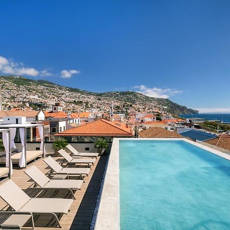 Barcelo Funchal Oldtown Funchal (Madeira) Exterior foto The rooftop pool at the Hotel Porto Santo
