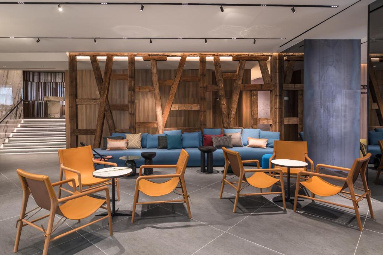 Barcelo Funchal Oldtown Funchal (Madeira) Exterior foto The lounge at the airport