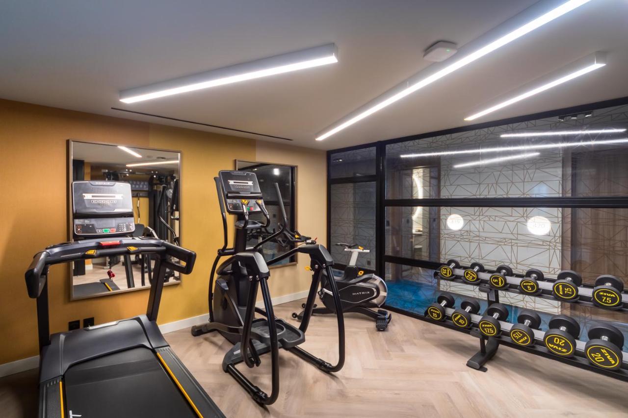 Barcelo Funchal Oldtown Funchal (Madeira) Exterior foto The gym at the 2018 London Marathon Village