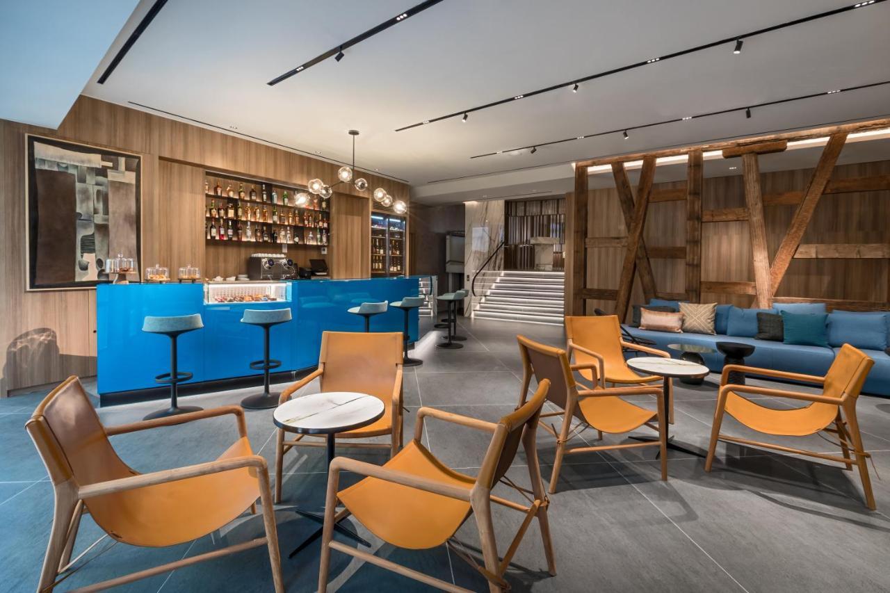 Barcelo Funchal Oldtown Funchal (Madeira) Exterior foto The lounge at the airport