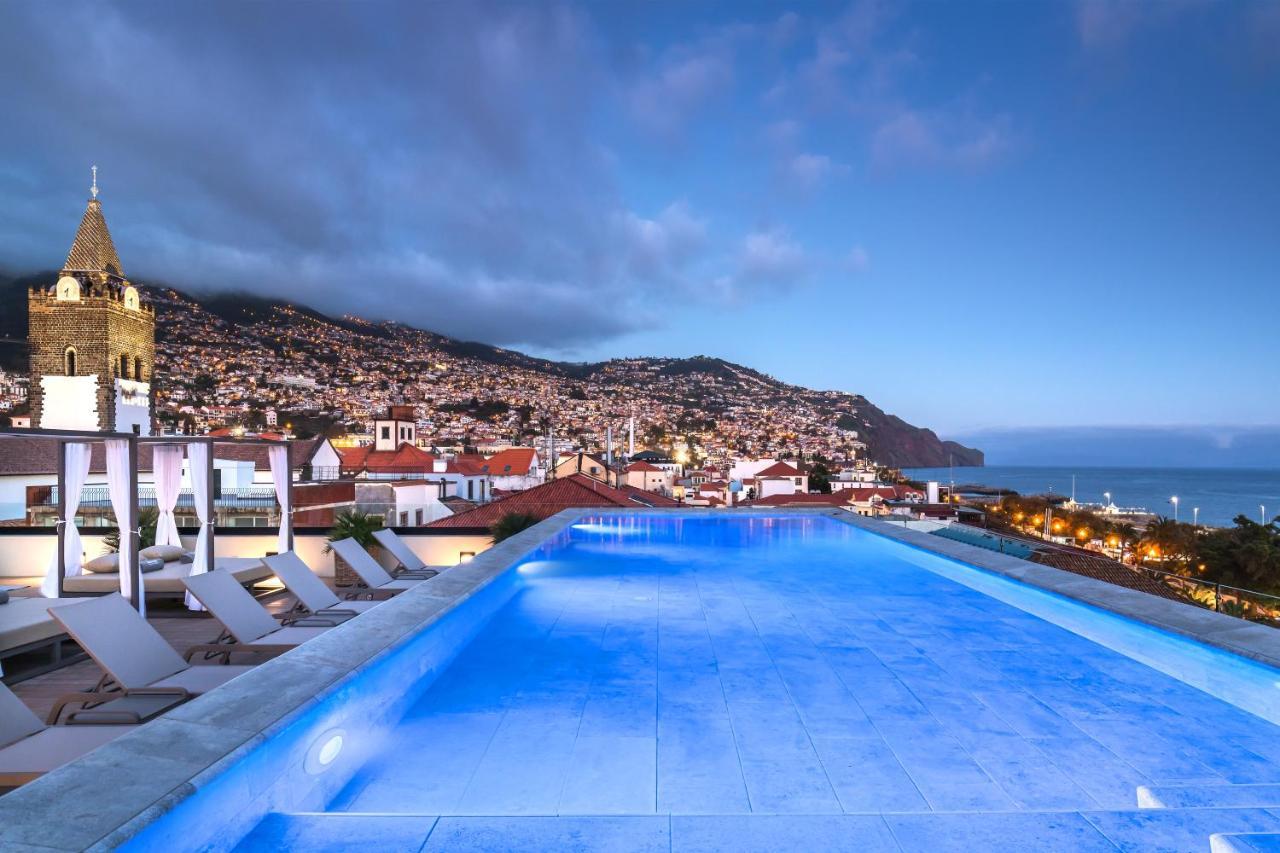 Barcelo Funchal Oldtown Funchal (Madeira) Exterior foto The pool at the Belmond Madeira, overlooking Funchal
